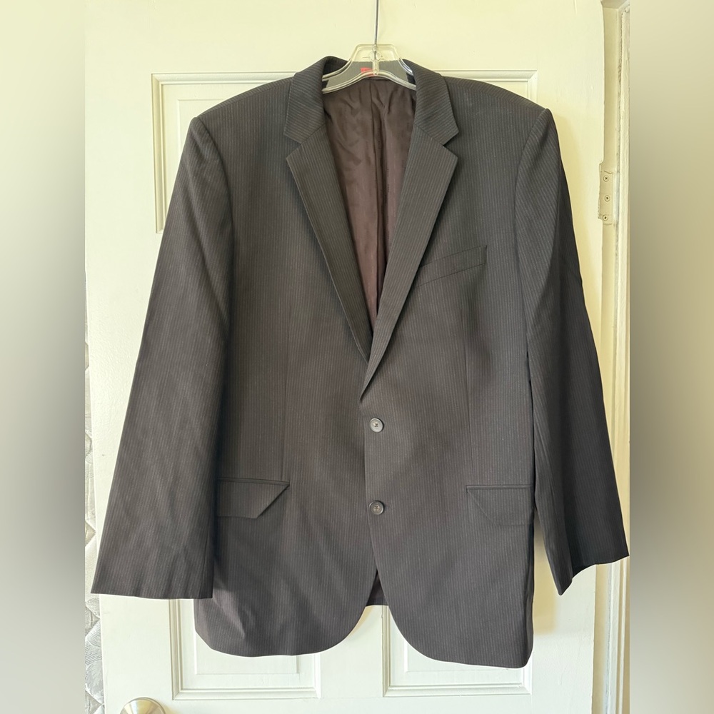 HUGO BOSS Men’s Pinstripe Suit – Dark Charcoal – Size 46R (2-Button)